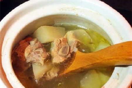 排骨汤怎么炖最好喝(麻哥教你方法)