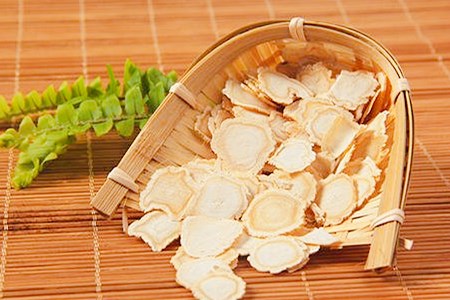 西洋参泡水喝的好处：托哥告诉你5大好处